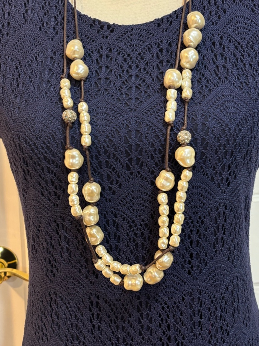 🇺🇸Chico’s Long Layered Ivory Pearl Bead Necklace for Women❤️🤍💙 - Picture 3 of 7